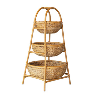 Panier à 3 niveaux en rotin et jacinthe d'eau, artisanat Sisu, tissé à la main - Product Image 1