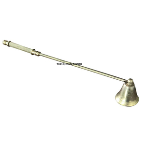 Bougie en béton unique pour la maison et les mariages, avec éteignoir à bougie en métal plaqué argent fait main et poignée gaufrée - Product Image 3