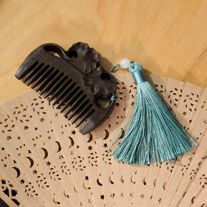 Wooden <b>Hair</b> Comb Handmade Floral Design <b>Flower</b> Carved Green Sandalwood Comb <b>Hair</b> Comb, Eco-Friendly <b>Hair</b> Care Tool - Product Image 6