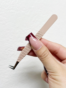 Pince à cils longue parfaitement alignée en acier inoxydable avec pointe incurvée pour extensions de cils volume - Product Image 1