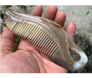 Peine de Cuerno Auténtico de Calidad Premium - Peine Antiestático para Masaje Capilar para Hombres y Mujeres con Cabello Largo, Uso Doméstico al Mejor Precio - Product Image 1