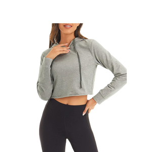 ODM/OEM Vente en gros – Nouveaux sweats à capuche courts en coton pour femmes grandes tailles avec fermeture éclair intégrale, design avant à badges pailletés, style streetwear, logo frontal - Product Image 3