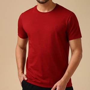 T-shirt décontracté pour homme en coton/élasthanne tricoté, nouveau design tendance, prix de gros abordable, logo personnalisé imprimé en sérigraphie, collection 2026 - Product Image 2