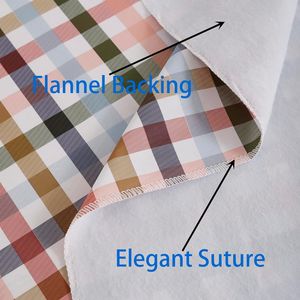 Nappe en vinyle résistante avec envers en flanelle, imperméable - Product Image 1