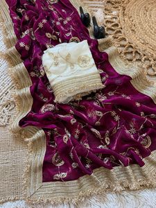 Sari indien traditionnel en soie satinée avec broderies et perles pour femmes, idéal pour les mariages, les fêtes et les tenues tendance. - Product Image 3