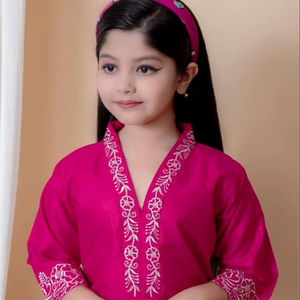 Ensemble Kurti ethnique élégant pour enfants avec broderie et dupatta en tulle Russell – Look haut de gamme - Product Image 1