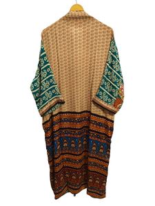 Kimono de Seda Hecho a Mano con Parches, Túnica Larga para Dormir o como Cubre Bikini, Kimono de Sari de Seda Reciclada Vintage Hecho a Mano en India - Product Image 5