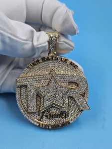 Colgante de Letra Personalizado con Moissanita Iced Out, Plata 925, Bañado en Oro de 18K, Corte Brillante Redondo, Amuleto Hip Hop para Hombre - Product Image 2