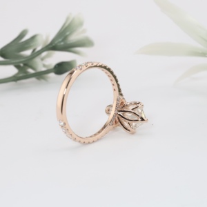 Anillo de Oro Rosa con Diamantes de Corte Hexagonal, Seis Puntas Tipo Pétalo, Halo Oculto Clásico, Pavé, Anillo de Eternidad, Joyería Fina para Mujer - Product Image 3