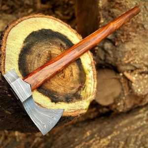 Hache viking en acier carbone forgé à la main, manche en bois de rose, hache de camping à barbe, fourreau en cuir - Product Image 6