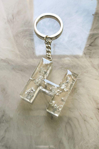 Porte-clés en résine personnalisé de créateur en gros - Cadeau d'affaires léger et durable avec taille et couleur personnalisables - Product Image 3