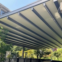 Gazebo d'extérieur autoportant en aluminium avec structure thermolaquée gris foncé et système de toit à lames rétractables pour les loisirs en plein air