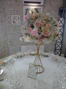 Centre de table en métal plaqué or pour réceptions de mariage, dîners festifs et décoration intérieure haut de gamme - Product Image 1