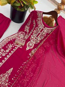 Ensemble indien pakistanais brodé bordeaux, Kurta à manches longues, Palazzo, Dupatta, avec perles et pompons, tenue de cérémonie - Product Image 5