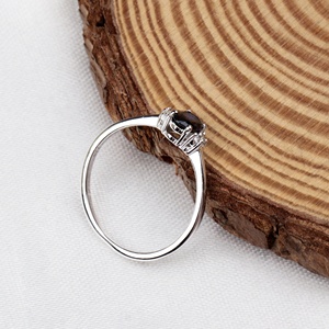 Vente en gros de bagues en argent sterling 925 massif avec saphir bleu ovale naturel, bijoux fins, Memoria Jewels - Product Image 3