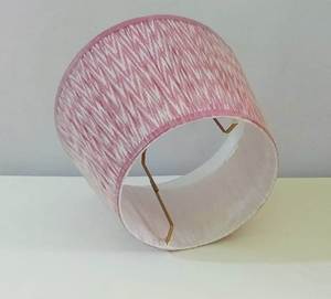 Abat-jour conique en tissu de lin rouge fait main, design unique, moderne et luxueux, avec douilles E27 pour lampe de table d'hôtel - Product Image 4