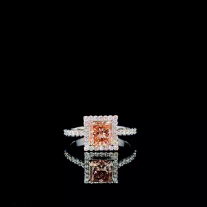 Bague de fiançailles avec halo de diamants taille princesse – Ensemble de bijoux de luxe en diamants pour femmes - Product Image 1