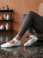 Chaussettes de yoga blanches pour femmes, antidérapantes, à bout ouvert, avec semelle en silicone, pour ballet, barre, pilates, respirantes, en coton élastique
