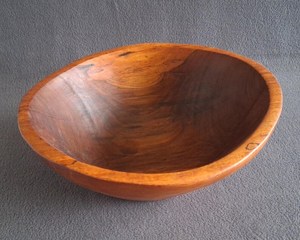 Ensaladera Grande de Madera Pulida Hecha a Mano, Ecológica, Diseño Tradicional, Apta para Lavavajillas, Ligera, para Catering y Uso Comercial - Product Image 1