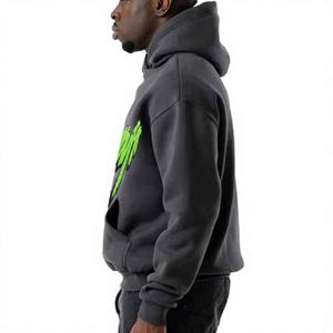 Sweat-shirt à capuche gris foncé pour homme avec logo imprimé vert sur le devant, pull décontracté avec poche - Product Image 5