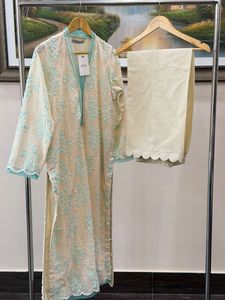 ชุดเสื้อเชิ้ตผ้าลอนลายชิกันคารี 3 มิติ พรีเมียม คอลเลคชั่นซูไมรา จับคู่กับกางเกงขายาวทรงตรงย้อมสี และผ้าคลุมไหล่ชีฟองเนื้อนุ่ม - Product Image 3