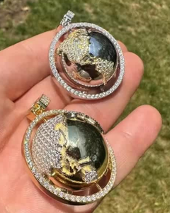 Colgante de Moissanita Giratorio con Diseño de Globo, Chapado en Oro sobre Plata 925, Estilo Hip Hop, Colgante Bling para Raperos, Regalo para Ella - Product Image 1