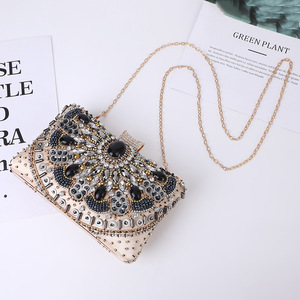 กระเป๋าคลัทช์ปักลายพรีเมียม ราคาประหยัด สวยเก๋สำหรับผู้หญิง เหมาะสำหรับงานแต่งงาน งานปาร์ตี้ และงานเฉลิมฉลองต่างๆ - Product Image 4