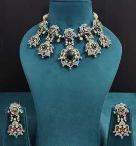 Collier de qualité supérieure avec de magnifiques boucles d'oreilles, design classique et unique, bijoux parfaits pour les mariages et les occasions festives - Product Image 4