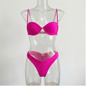 Ensemble de bikini bandeau rose uni pour femme avec bas de maillot de bain string extensible - Product Image 1