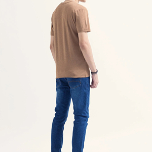 เสื้อยืดคอกว้างผู้ชายสไตล์ลำลอง ปรับแต่งสีและโลโก้ได้ ทรงหลวม มีลาย พิมพ์ลายได้ ไซส์ใหญ่ MOQ ต่ำ 100% ผ้าฝ้าย - Product Image 3