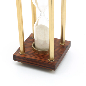 Reloj de arena de madera hecho a mano, tradicional, con marco de latón y cristal transparente para un cronometraje preciso al mejor precio - Product Image 4