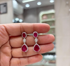 Elegantes Pendientes de Diseño de Alta Calidad en Latón Plateado con Circonitas, para Mujer, Ideales para Bodas, Fiestas y Eventos - Product Image 3