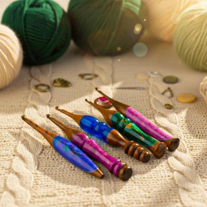 Hand Knitting Ergonomic Grip Resin Wood Mix Multicolor <b>Crochet</b> Colorful Epoxy Resin Wooden <b>Crochet</b> <b>Hooks</b> Oval Shape For Use - Product Image 2