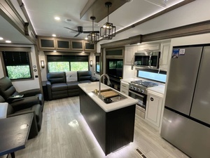 New 2025 Keystone M-o-n-t-a-n-a 3123RL - Product Image 5