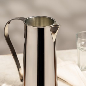 Carafe de service durable et pratique, finition miroir argenté, pour usage quotidien et restauration, importée d'Inde - Product Image 3