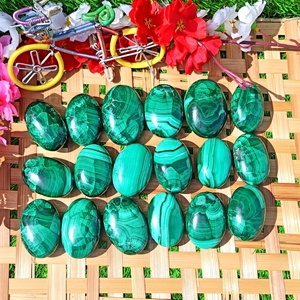 Chakralume Pierre de Palmier en Malachite Naturelle Rayée Verte, Cristal de Guérison Sculpté Style Ange, Décoration Énergétique pour Méditation Reiki, Vente en Gros - Product Image 6