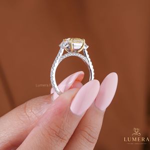 แหวนพลอยสีเหลืองทรงคุชชั่นคัท ประดับเพชรแบบพาเว่ งานจิวเวลรี่สั่งทำสุดหรู รับผลิตแบบ OEM ODM ขายส่ง - Product Image 3