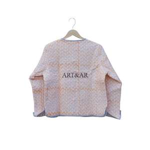 Veste matelassée confortable pour femmes, tricotée, imprimée, 100% coton biologique, boutonnière, fabrication artisanale indienne, design floral élégant vintage - Product Image 6