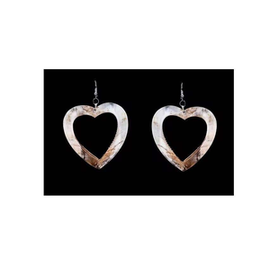 Boucles d'oreilles artisanales en corne de buffle bio, éthiques, résistantes à l'eau, design tribal, bijoux naturels - Cadeau d'affaires ZEHRA - Product Image 1