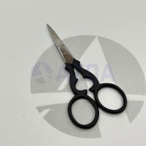 Vente en gros 3.5 ''Ciseaux en céramique noire lisse de haute qualité Broderie personnalisée Imprimé fantaisie Aiguille pointue Ciseaux à revêtement noir - Product Image 2