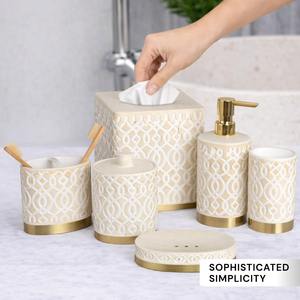 Ensemble de salle de bain blanc design avec accents dorés, parfait pour la décoration festive, les célébrations et les cadeaux. Vente en gros depuis l'Inde. - Product Image 6