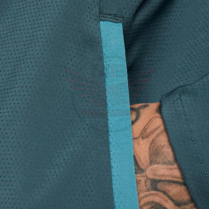 Veste coupe-vent en toile à capuche de haute qualité au meilleur prix de gros avec impression personnalisée du logo sur le devant, en nylon/polyester - Product Image 5