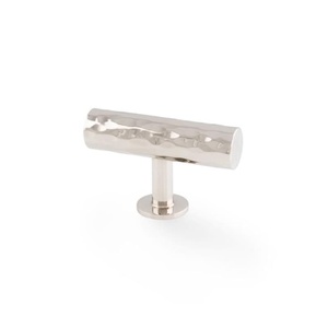 Poignée en laiton martelé à la main de style mid-century, finition brossée antique, à trou unique pour portes de placards et de armoires - Product Image 1