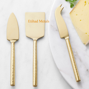 ชุดมีดชีสทองเหลืองโบราณแบบตอกลาย 3 ชิ้น มีดชีสสแตนเลสพร้อมด้ามทองเหลือง - Product Image 6