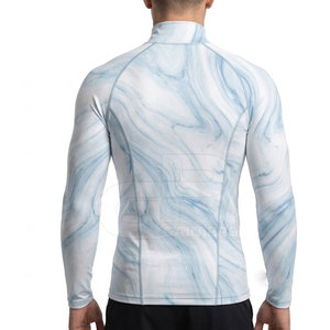 Camiseta de compresión avanzada para fútbol con tecnología de secado rápido para mayor comodidad durante partidos, entrenamientos y sesiones de fitness. - Product Image 5