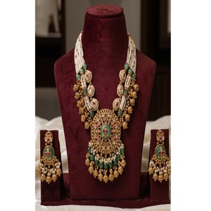 Ensemble collier et boucles d'oreilles en moissanite plaqué or de qualité supérieure, style Rajwadhi, pour collection de mariage. - Product Image 1