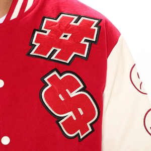 เสื้อแจ็คเก็ตวาร์ซิตี้สีแดงสำหรับผู้ชาย ปักลาย Chi และ Hash สไตล์ Preppy ผ้าฝ้ายทรงปกติ ใส่ได้ในฤดูใบไม้ร่วง รับผลิตแบบ OEM - Product Image 4
