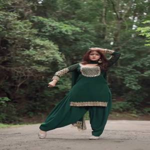 Conjunto de traje Patiala VASTRA COTTAGE de georgette sintético con lentejuelas y bordados, top, pantalón Patiala y dupatta, ropa de fiesta, vestido étnico para mujer - Product Image 4