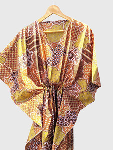 Robe kimono pour femme, imprimé batik jaune et marron, col en V, manches mi-longues, motif paisley, paréo de plage d'été - Product Image 2