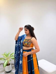 Ensemble Lehenga Choli Navratri 2026 LD CREATION pour femmes |   Blouse vintage longue en rayonne brodée avec des détails en miroir et des broderies Gotta - Product Image 3